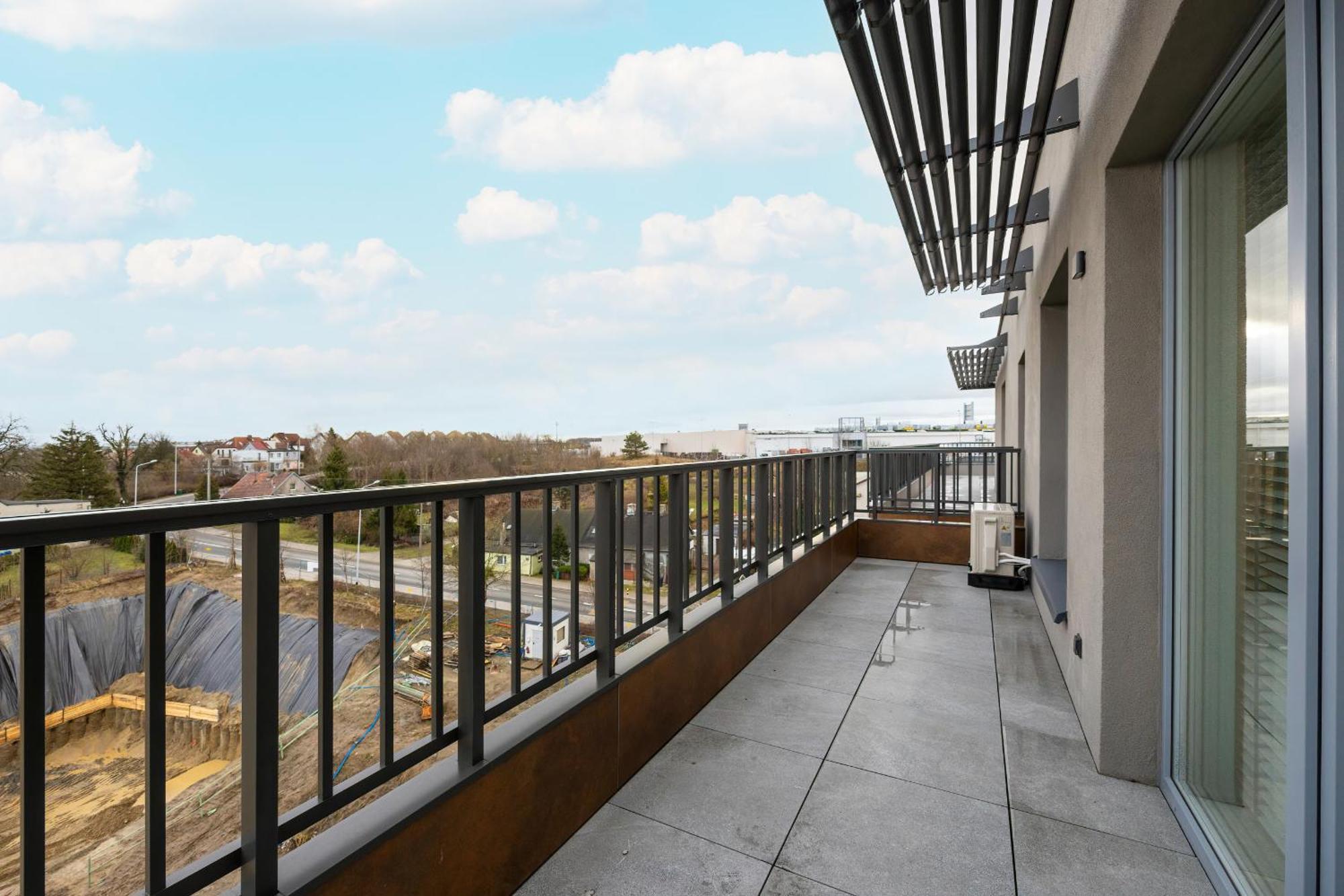 Unique Szczesliwa With Balcony Parking And Ac By Renters Appartamento